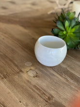 Load image into Gallery viewer, 10 ounce White Tea candle in Ceramic Vessel
